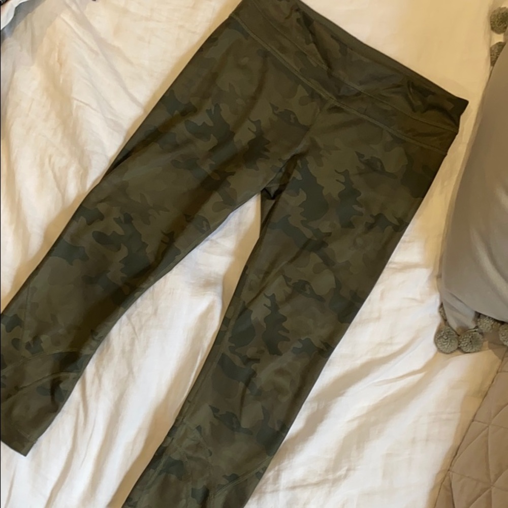 Lululemon camo leggings - size 6